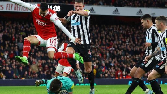 Aksi Gabriel Martinelli di laga Arsenal vs Newcastle United (04/01/23). (Foto: Reuters/Paul Childs) Copyright: © Reuters/Paul Childs