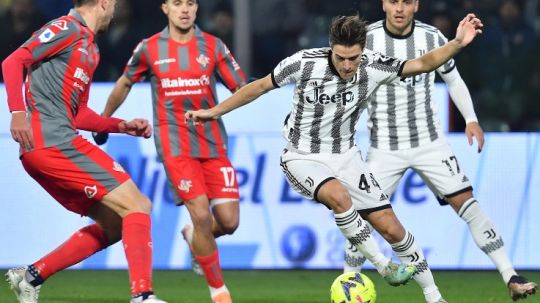 Aksi Nicolo Fagioli di laga Cremonese vs Juventus (05/01/23). (Foto: REUTERS/Jennifer Lorenzini) Copyright: © REUTERS/Jennifer Lorenzini