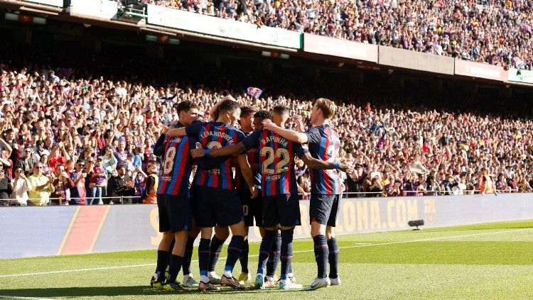 Selebrasi para pemain Barcelona di laga kontra Espanyol (31/12/22). (Foto: REUTERS/Albert Gea) Copyright: © REUTERS/Albert Gea