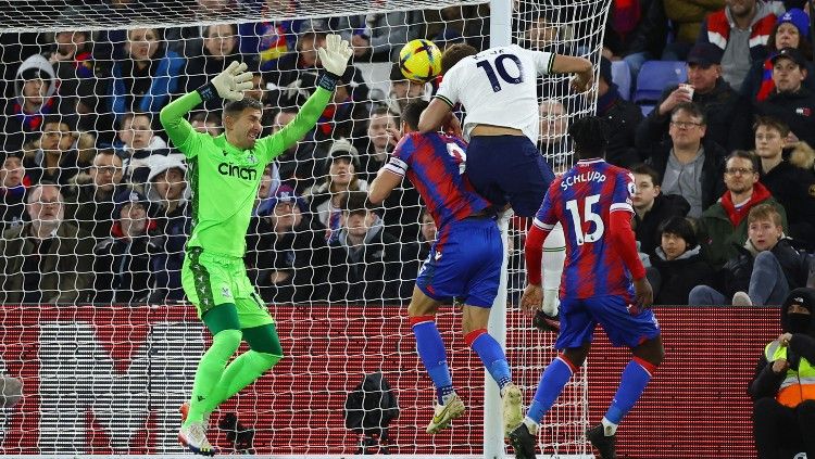Proses gol Harry Kane di laga Crystal Palace vs Tottenham Hotspur (05/01/23). (Foto: Reuters/Matthew Childs) Copyright: © Reuters/Matthew Childs