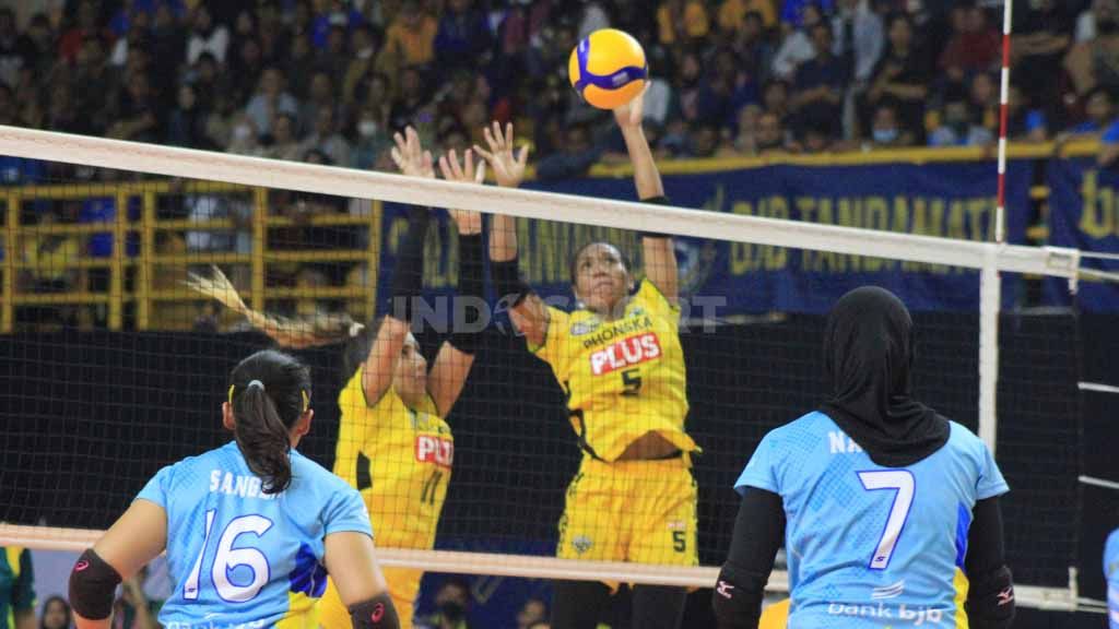 Gresik Petrokimia Pupuk Indonesia menghadapi Bandung BJB Tandamata, pada Seri I Putaran Pertama Proliga 2023 di GOR Sabilulungan, Kompleks Stadion Si Jalak Harupat, Kabupaten Bandung, Kamis (05/01/22). Copyright: © Arif Rahman/INDOSPORT