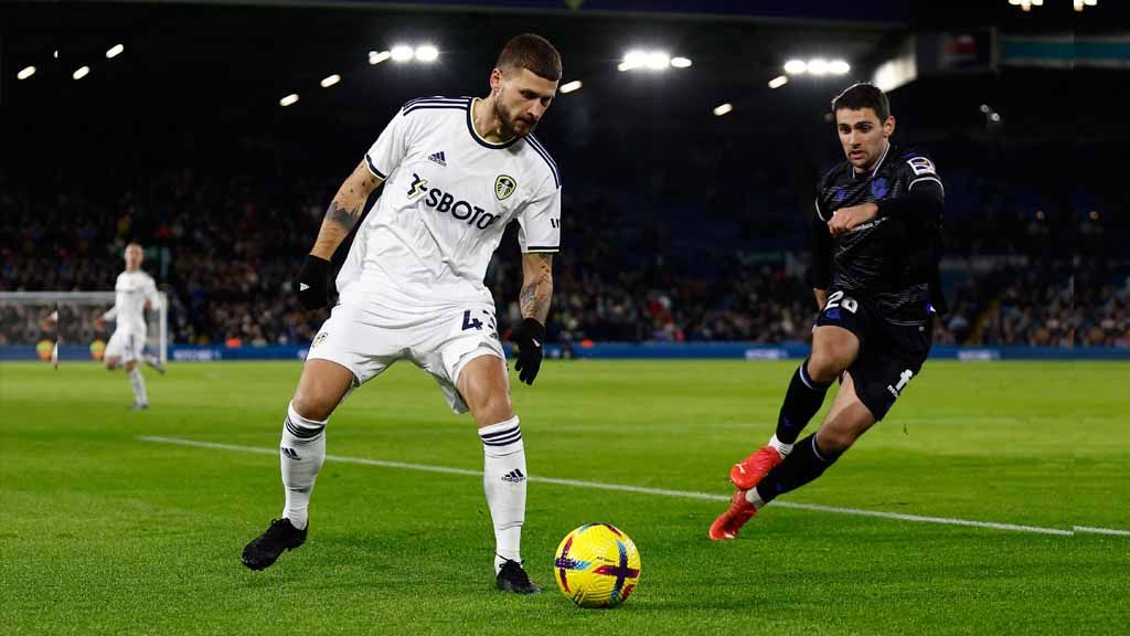 Pemain Leeds United, Mateusz Klich (kiri). Foto: Reuters/Jason Cairnduff. Copyright: © Reuters/Jason Cairnduff