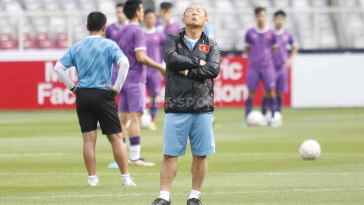 Park Hang-seo mengucapkan ungkapan miris usai Vietnam kalah tragis dari Thailand di final leg kedua Piala AFF 2022 pada Senin (16/1/23). Copyright: © Herry Ibrahim/INDOSPORT