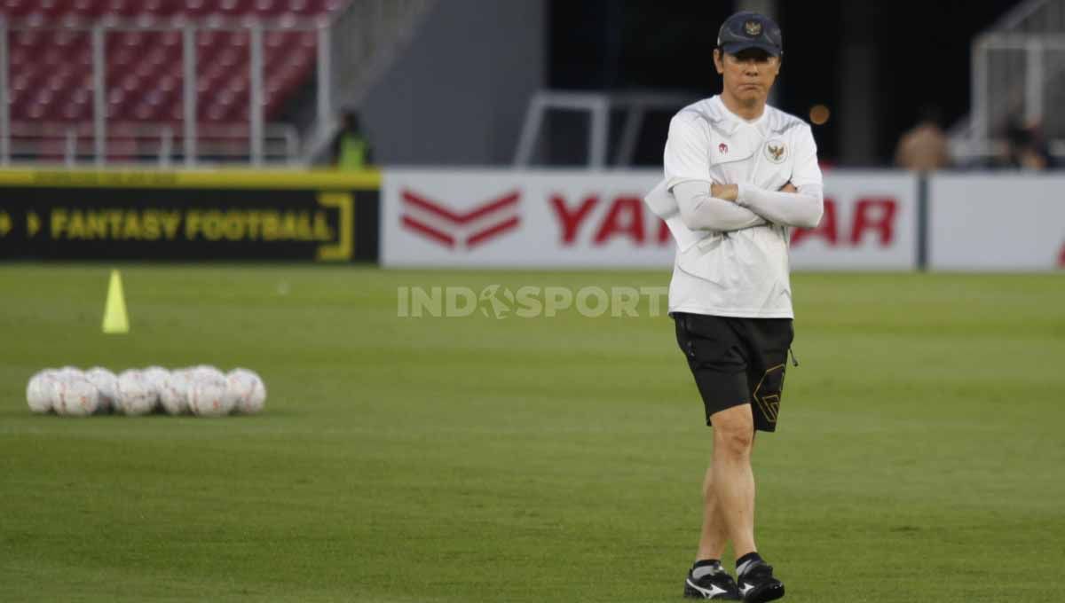 Direktur teknik PSSI, Indra Sjafri mengatakan secara pribadi masih menginginkan Shin Tae-yong memimpin Timnas Indonesia meski gagal di Piala AFF 2022. Copyright: © Herry Ibrahim/INDOSPORT