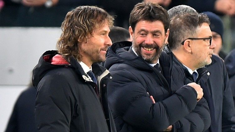 Pavel Nedved (kiri) dan Andrea Agnelli (kanan) hadir di laga Liga Italia 2022/23 Juventus vs Udinese (08/01/23). (Foto: REUTERS/Massimo Pinca) Copyright: © REUTERS/Massimo Pinca