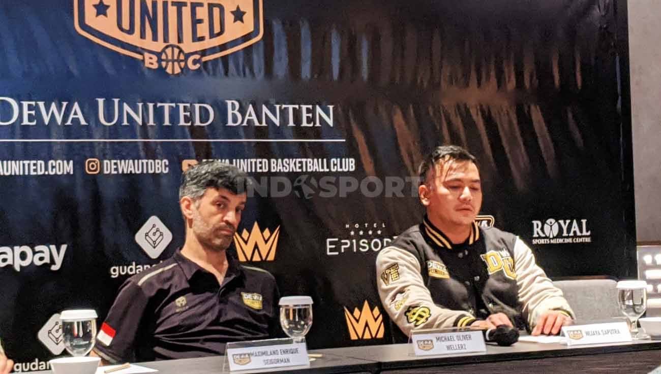 Press Conference Dewa United Basketball Club, Selasa (10/01/23). Copyright: © Ammara Marthiara/INDOSPORT