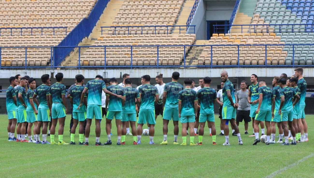 Official Training Persib di Stadion GBLA, Selasa (10/01/23), jelang laga tunda pekan ke-11 Liga 1 2022-2023 menghadapi Persija Jakarta. Copyright: © Arif Rahman/INDOSPORT