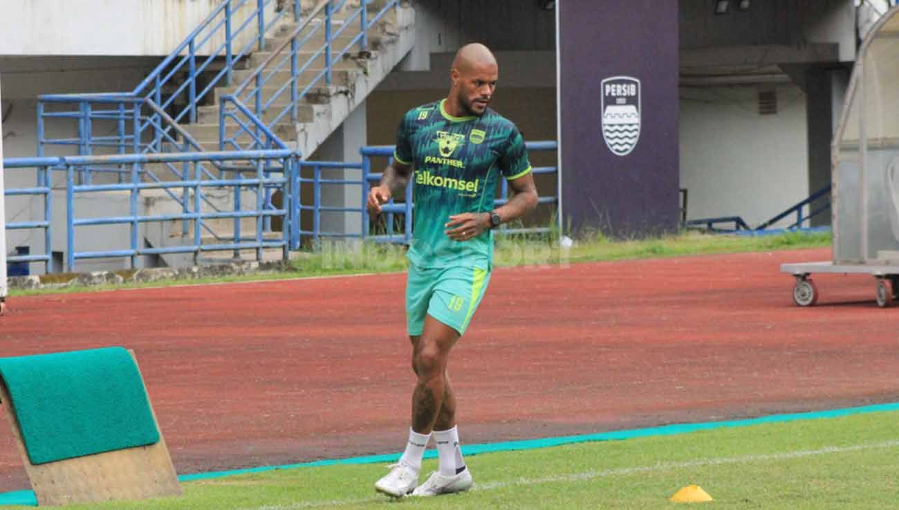 Striker Persib, David da Silva, saat Official Training di Stadion GBLA, Selasa (10/01/23), jelang laga tunda pekan ke-11 Liga 1 2022-2023 menghadapi Persija Jakarta. Copyright: © Arif Rahman/INDOSPORT