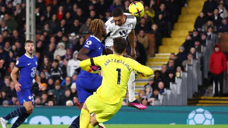 Proses gol Carlos Vinicius di laga Fulham vs Chelsea (13/01/23). (Foto: REUTERS/David Klein) Copyright: © REUTERS/David Klein