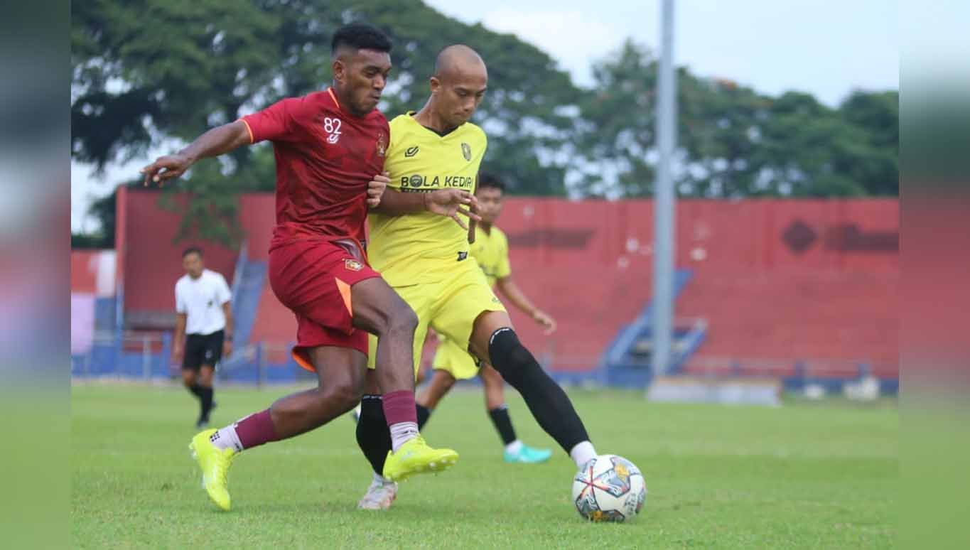 Persik Kediri mengganti laga tunda Liga 1 dengan uji coba. Copyright: © MO Persik Kediri