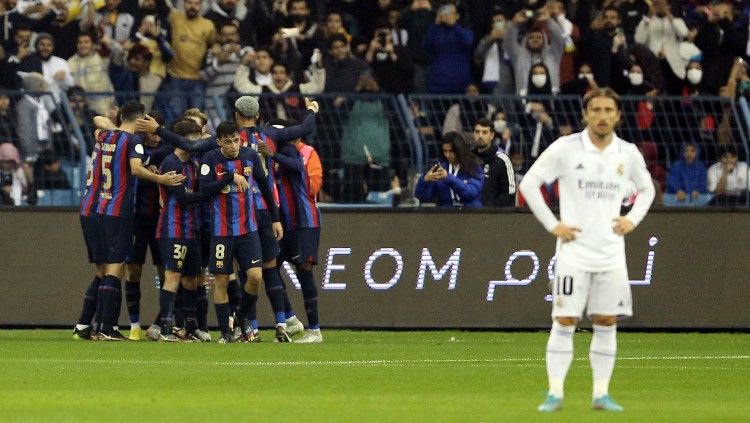 Direktur Olahraga Barcelona, Mateu Alemany, menjadi incaran banyak klub top Eropa karena kerja kerasnya dalam menangani masalah finansial klub.(16/01/23). (Foto: REUTERS/Ahmed Yosri) Copyright: © REUTERS/Ahmed Yosri