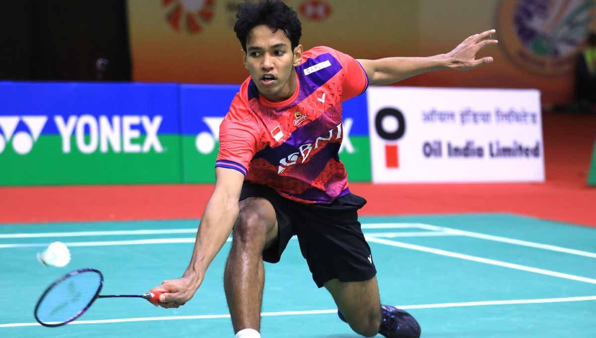 Tunggal putra Indonesia, Chico Aura Dwi Wardoyo saat menghadapi Shi Yuqi di India Open 2023. (PBSI) Copyright: © PBSI