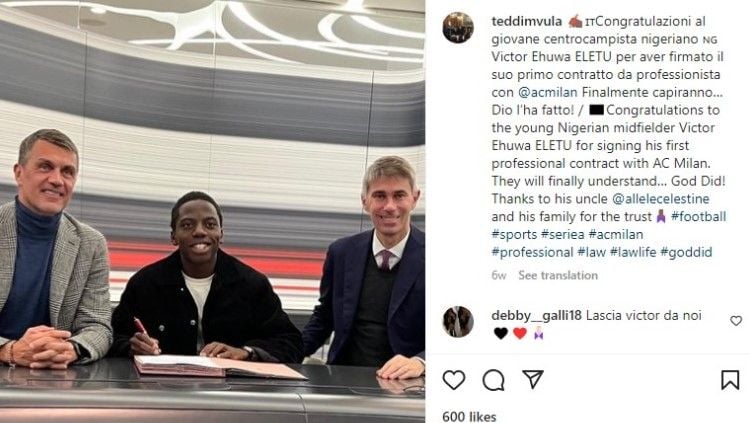 Victor Eletu (tengah) saat menandatangani kontrak di AC Milan. Foto: instagram/teddimvula. Copyright: © instagram/teddimvula