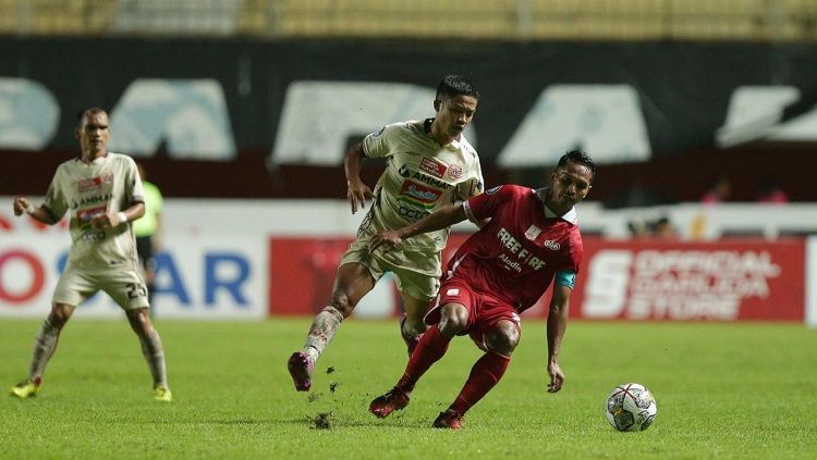 Pelatih Persija Jakarta, Thomas Doll, menilai Persija Jakarta memiliki masalah besar usai ditaklukkan Persis Solo di Liga 1. Copyright: © Media Persis Solo