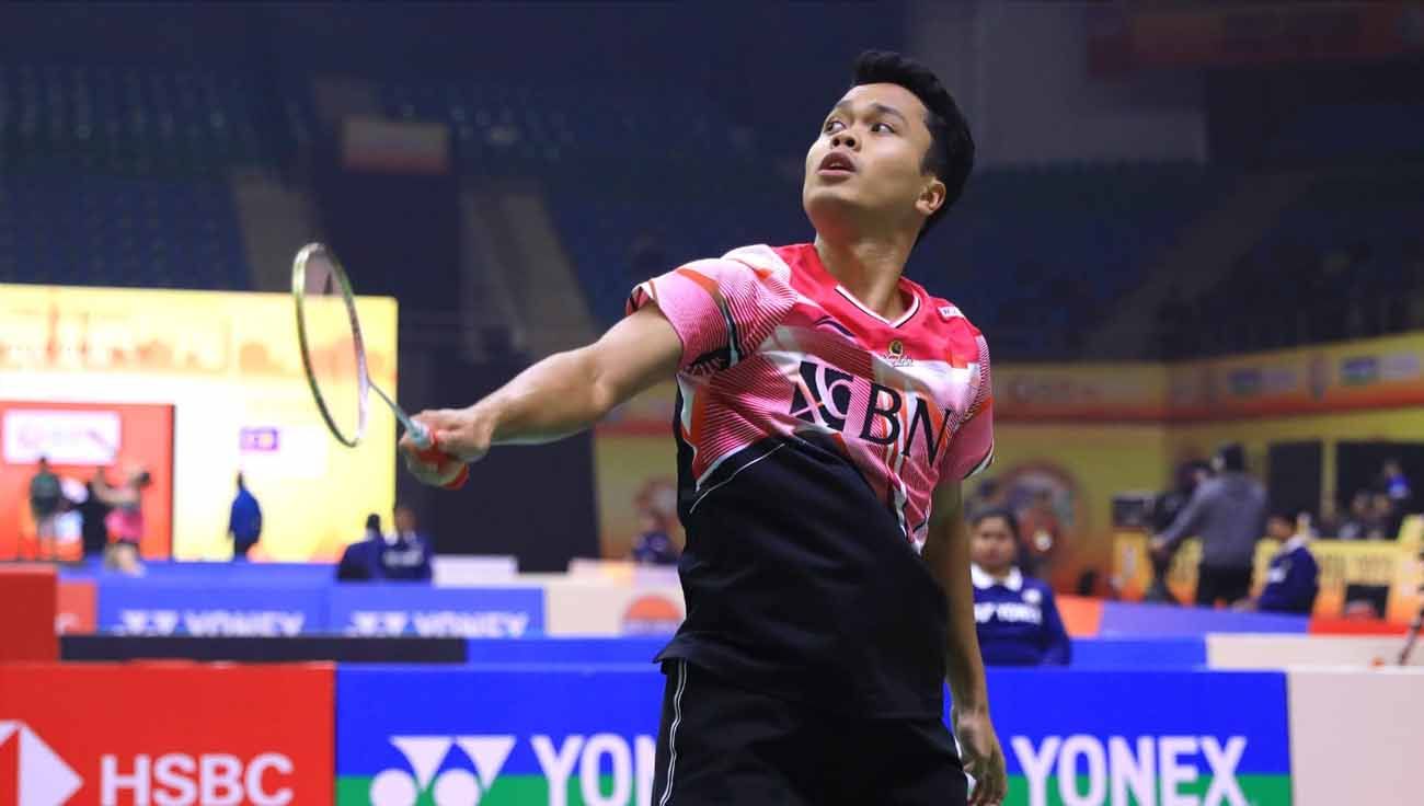 Anthony Sinisuka Ginting ketahuan merindukan Kento Momota yang telah kandas di babak pertama India Open 2023. Copyright: © PBSI