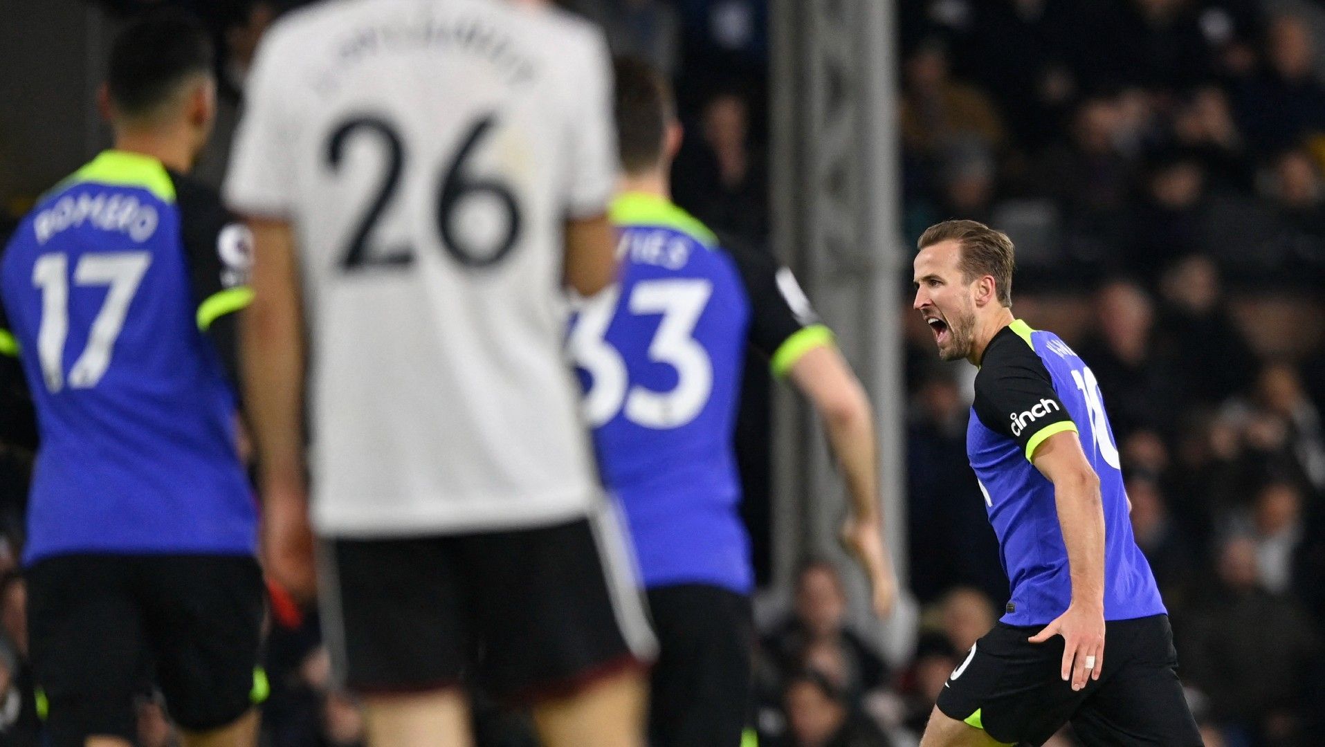 Sebebrasi bomber Tottenham, Harry Kane saat mencetak gol ke gawang Fulham di pekan ke-21 Liga Inggris 2022-2023. REUTERS/Tony Obrien Copyright: © REUTERS/Tony Obrien