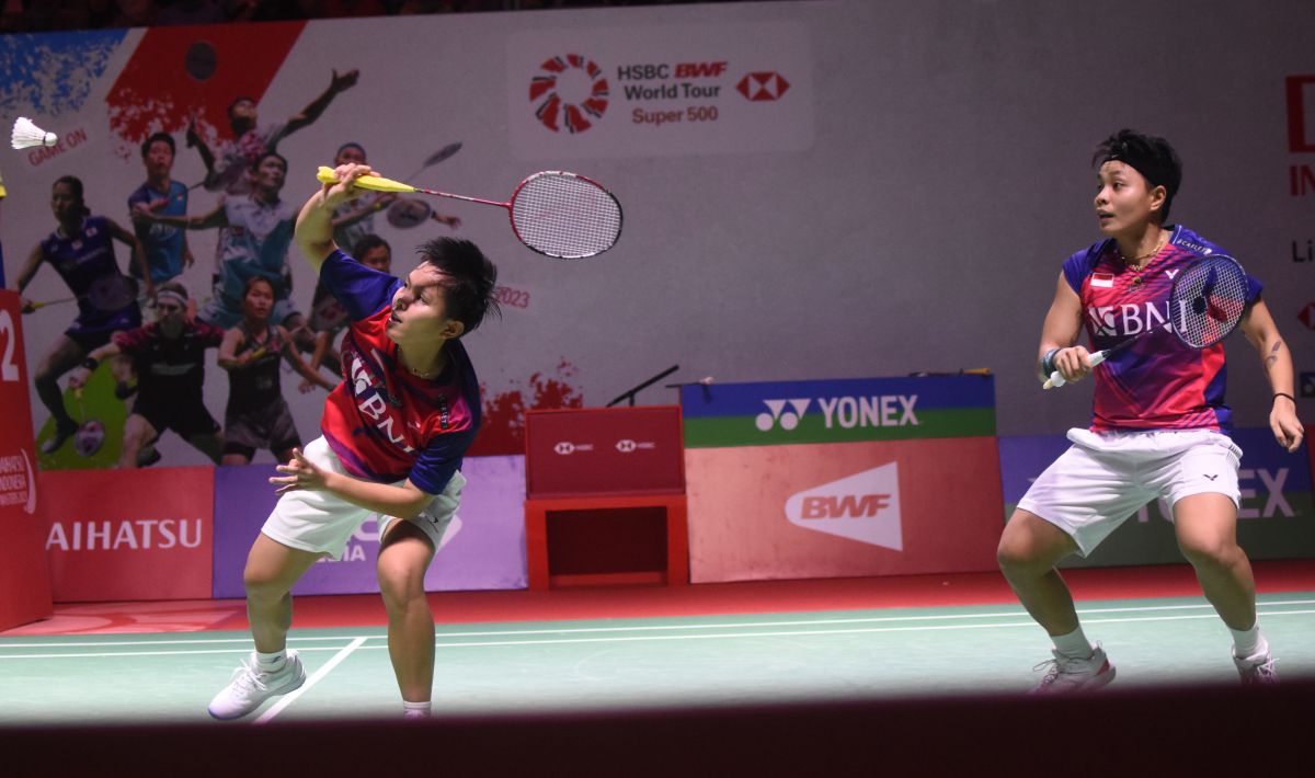 Punya rivalitas sengit dengan China, keganasan Apriyani Rahayu/Siti Fadia Silva Ramadhanti ikut disorot media asing jelang debutnya di All England 2023. Copyright: © Herry Ibrahim/INDOSPORT