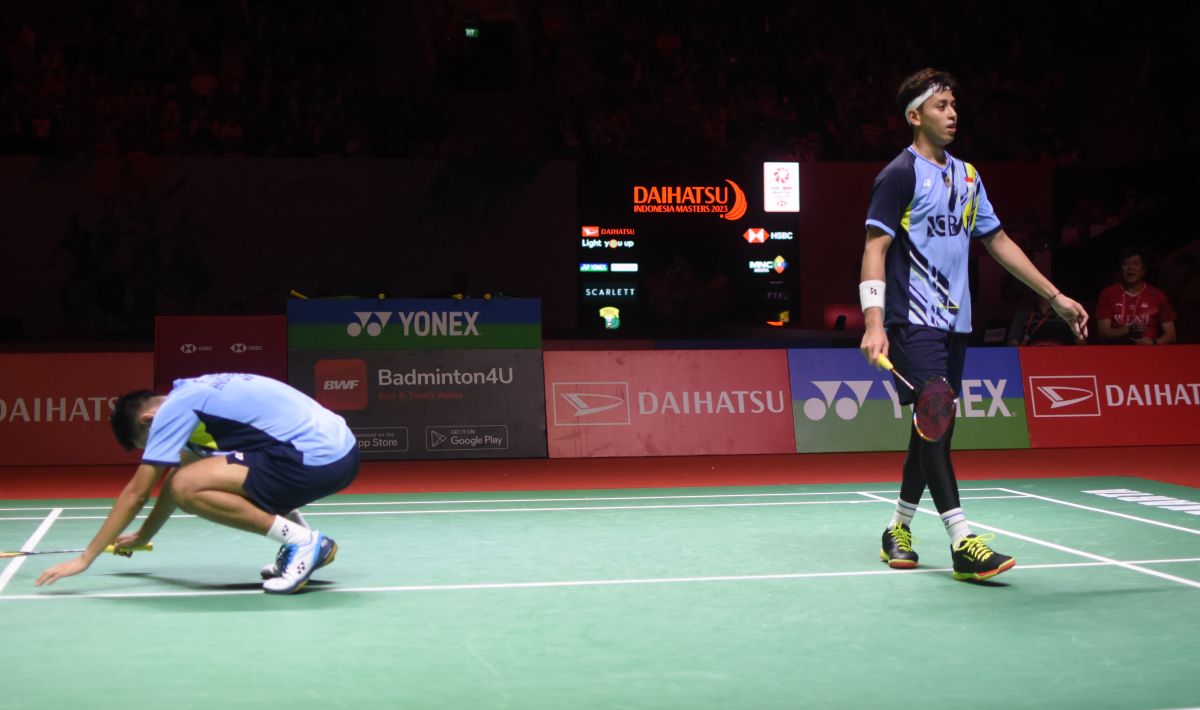 Indonesia gagal ke semifinal Badminton Asia Mixed Team Championships 2023 (BAMTC) usai kalah 1-3 dari Korea Selatan. Tangisan Fajar Alfian jadi sorotan BL. Copyright: © Herry Ibrahim/INDOSPORT