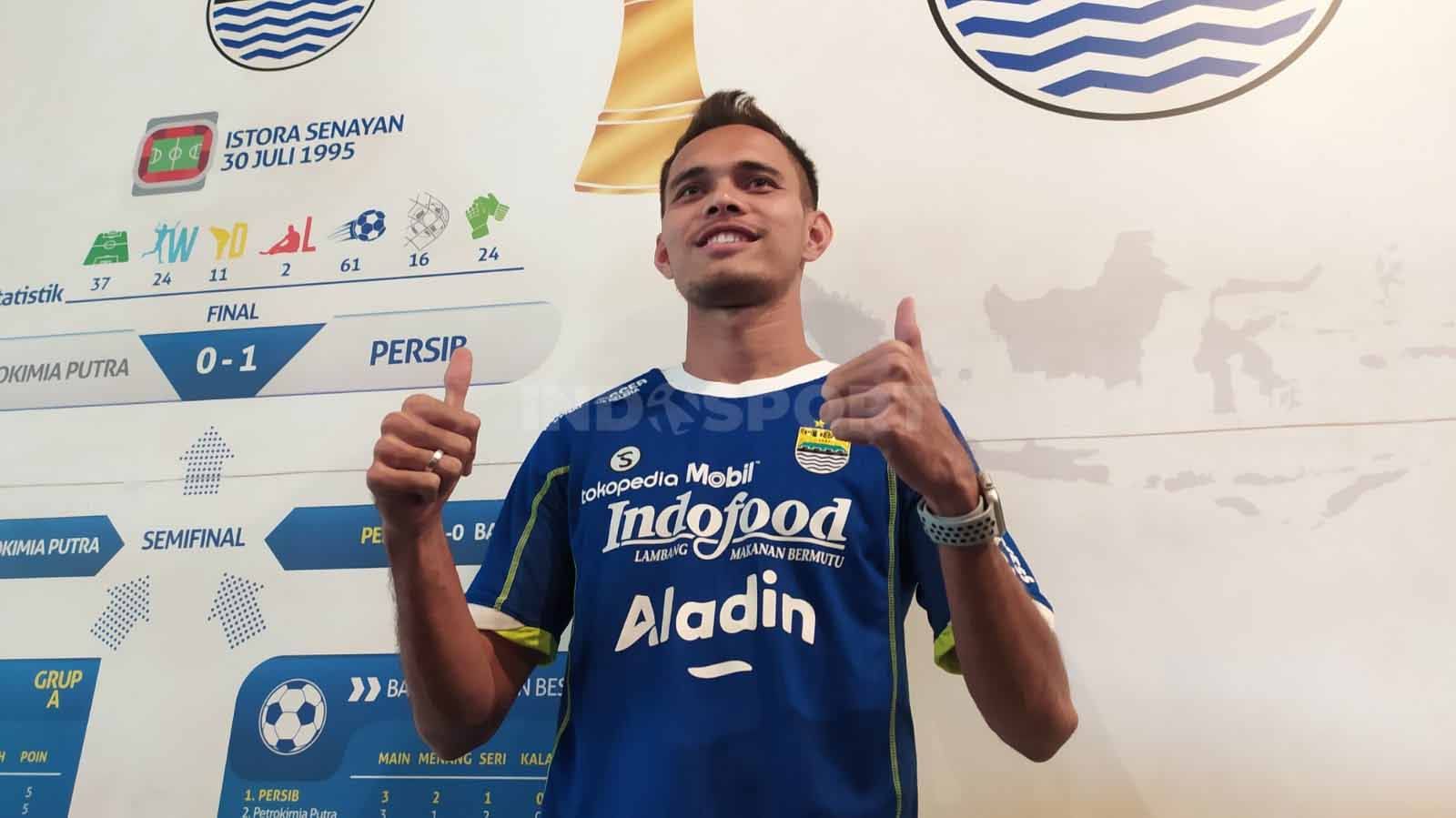 Pemain anyar Persib Bandung, Rezaldi Hehanusa menggunakan nomor punggung 56. Copyright: © Arif Rahman/INDOSPORT