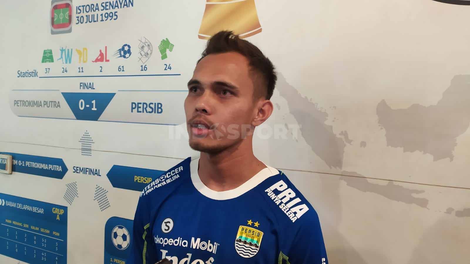 Rezaldi Hehanusa bersyukur debutnya bersama Persib berbuah manis dengan mengalahkan PSIS Semarang pada pekan ke-21 kompetisi Liga 1 2022-2023. Copyright: © Arif Rahman/INDOSPORT