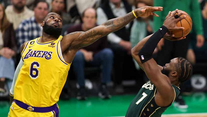 Pertandingan NBA antara Boston Celtics vs Los Angeles Lakers. (Foto: Boston Celtics vs Los Angeles Lakers) Copyright: © REUTERS/Paul Rutherford