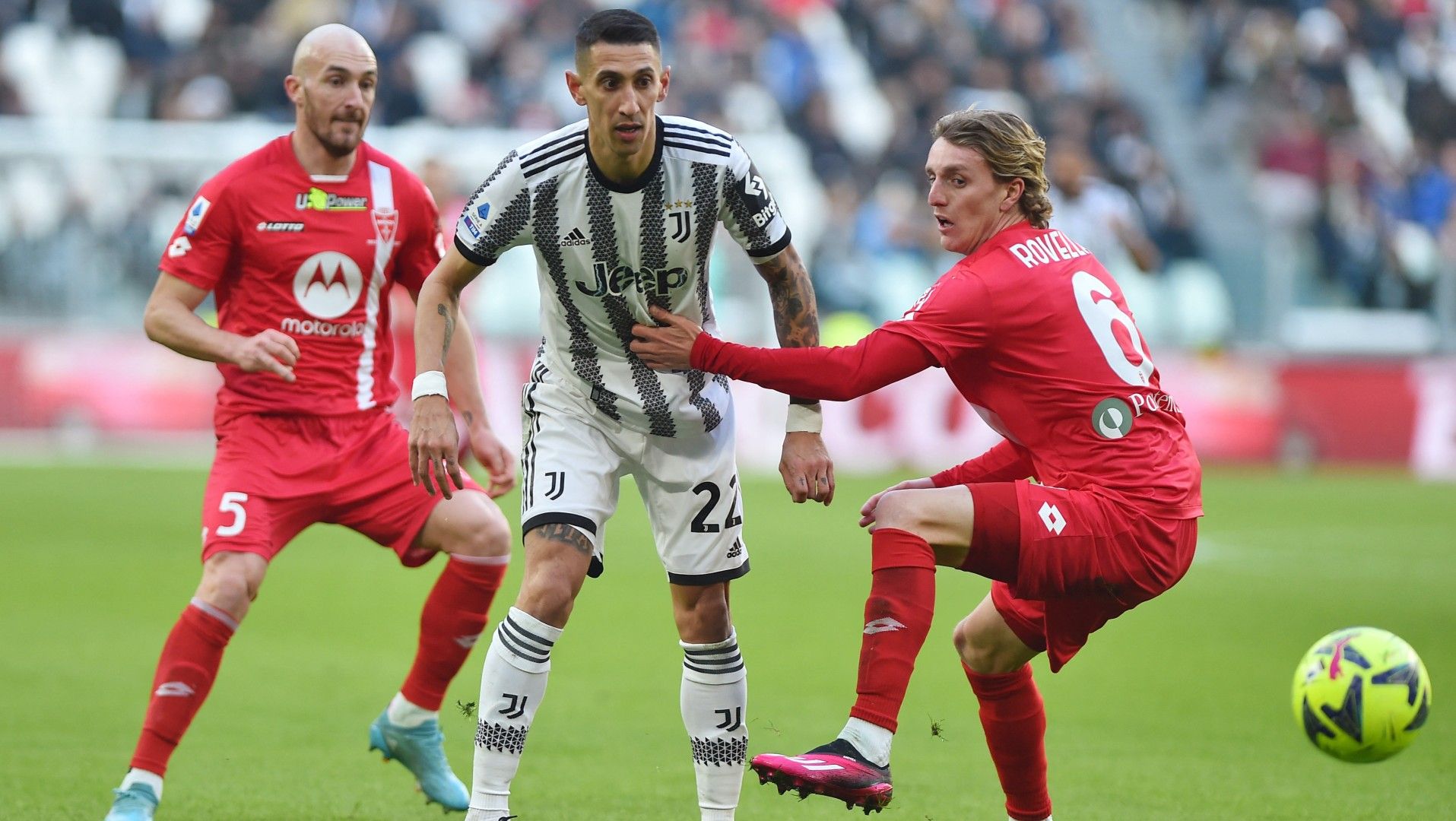 Aksi Angel Di Maria di laga Liga Italia antara Juventus vs Monza, Minggu (29/01/23) malam WIB. Copyright: © REUTERS/Massimo Pinca