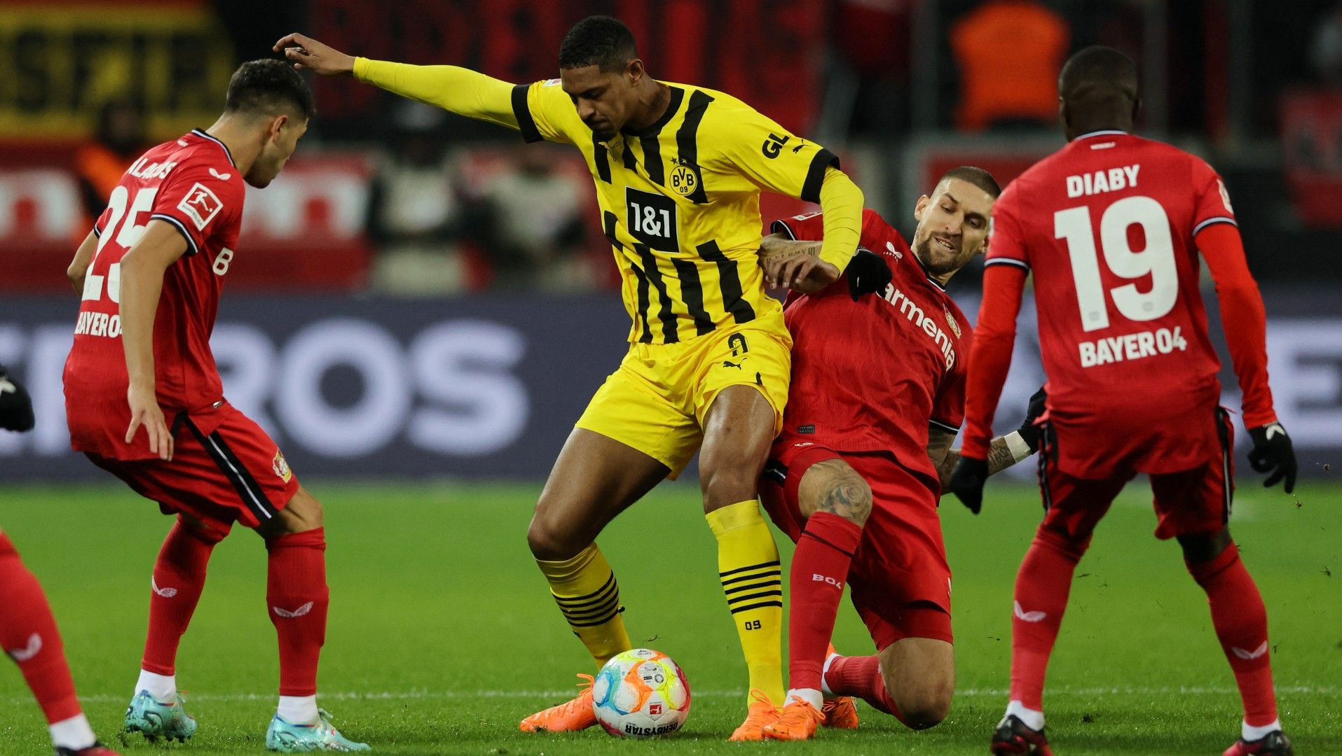 Pekan ke-18 Liga Jerman (Bundesliga) 2022-2023 antara Bayer Leverkusen vs Borussia Dortmund, Minggu (29/1/23) berakhir untuk kemenangan Die Borussen. Copyright: © REUTERS/Thilo Schmuelgen