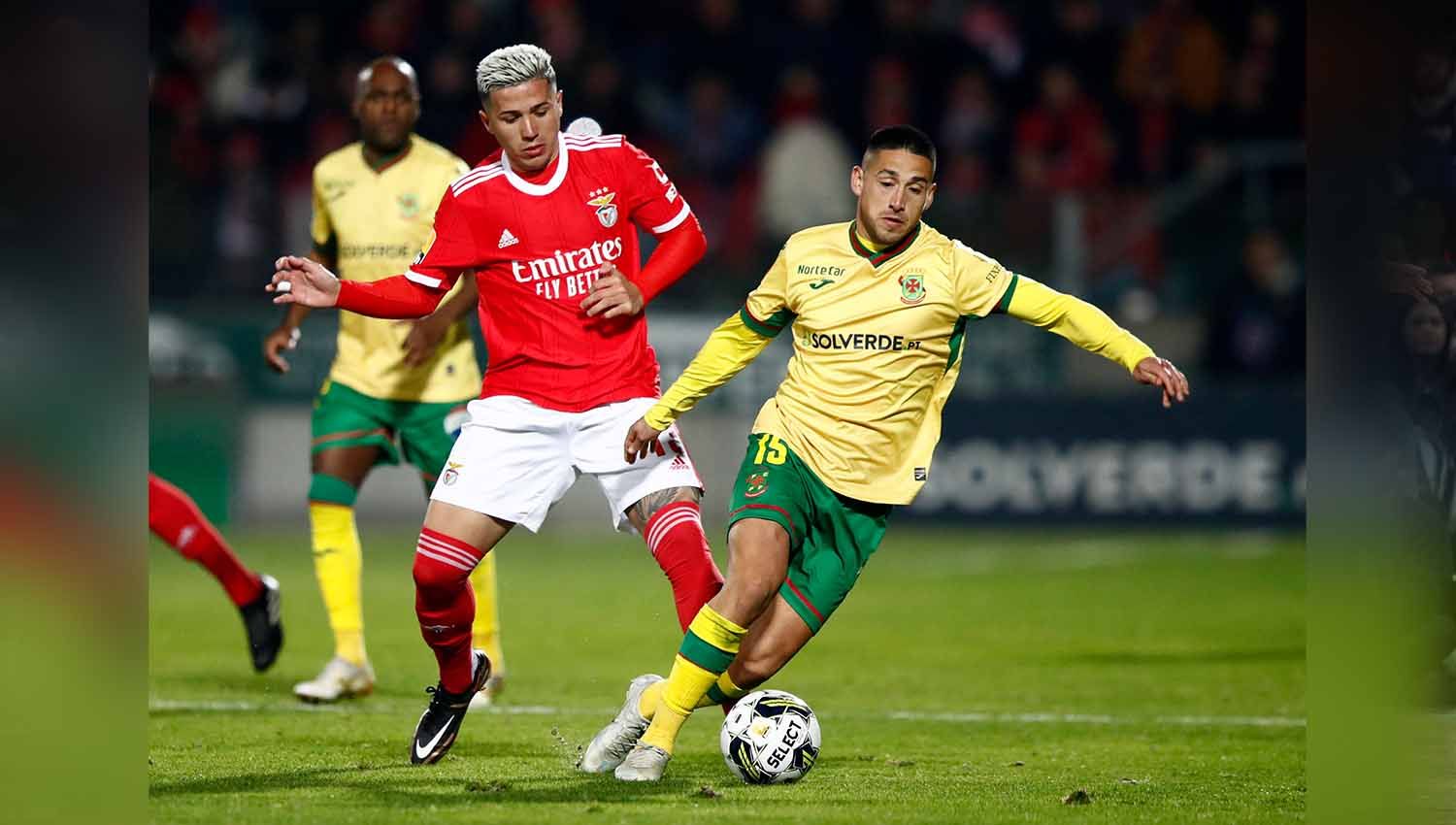 Chelsea punya hasrat besar mendatangkan Enzo Fernandez dari Benfica. Foto: REUTERS/Pedro Nunes. Copyright: © REUTERS/Pedro Nunes