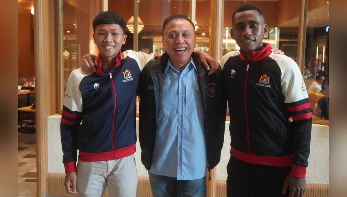 M Iqbal Gwijangge dan Eriko Sulastiano terpilih sebagai penerima beasiswa untuk menjalani pemusatan latihan di Puskas Academia, Hongaria. Copyright: © PSSI