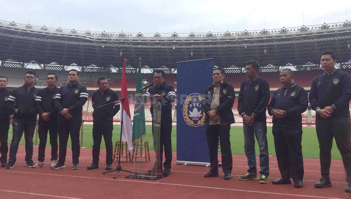 Komite Pemilihan saat mengumumkan nama daftar calon sementara Ketum, Waketum dan Exco PSSI di stadion GBK, Senin (31/01/23). Copyright: © Petrus Manus Da' Yerimon/INDOSPORT