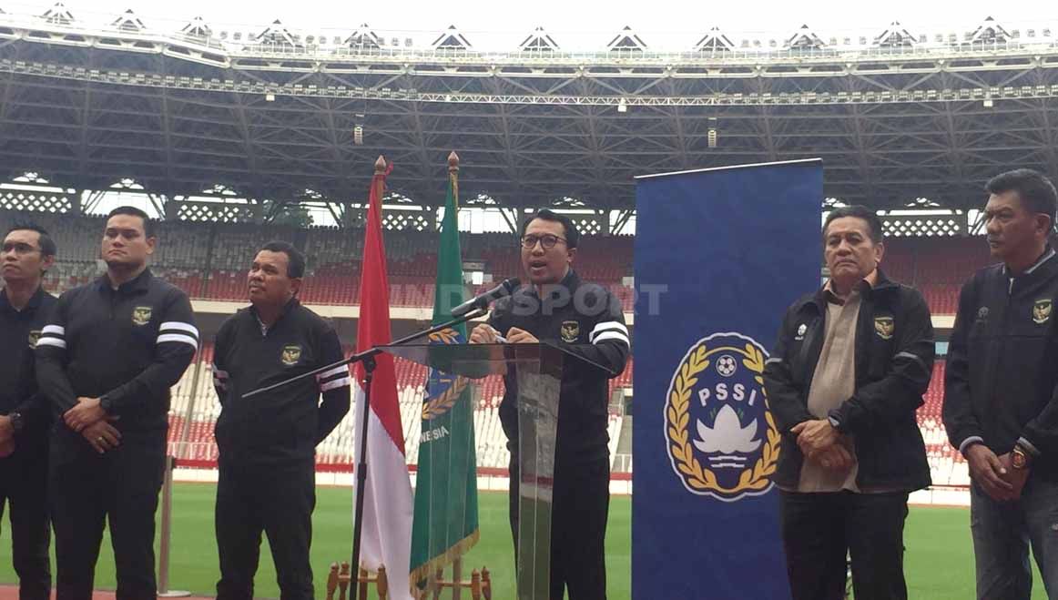 Komite Pemilihan saat mengumumkan nama daftar calon sementara Ketum, Waketum dan Exco PSSI. Copyright: © Petrus Manus Da' Yerimon/INDOSPORT