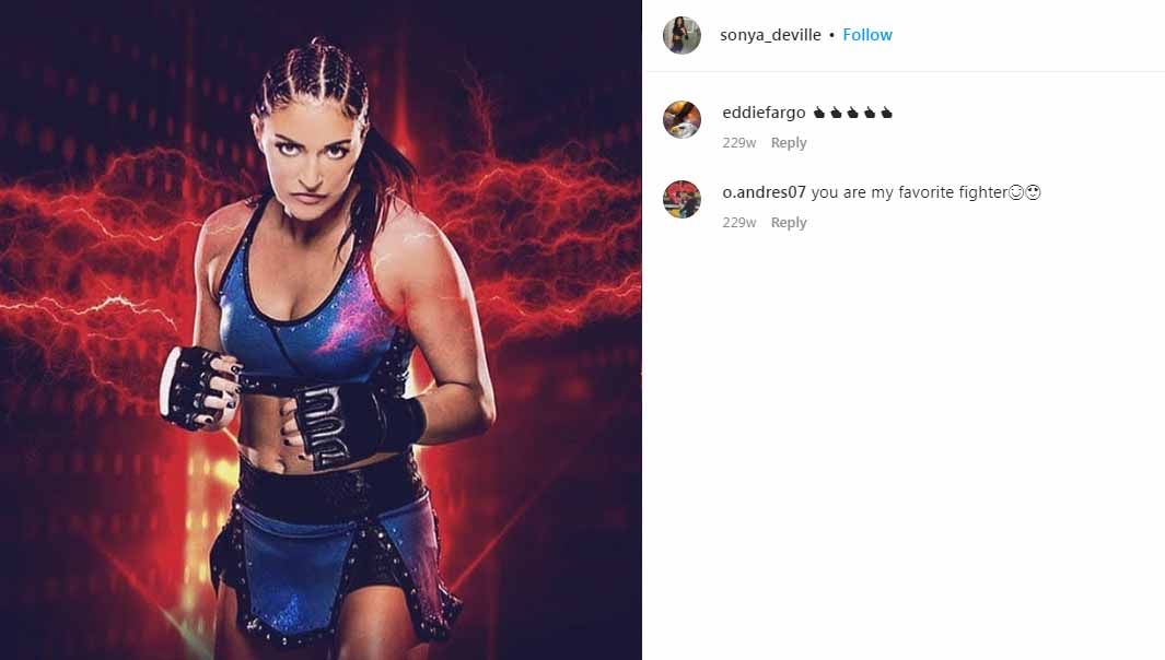 Dengan luka yang cukup serius yang dialami, akan memungkinkan event WWE Smackdown antara Sonya Deville melawan Charlotte Flair terancam mengalami penundaan. Copyright: © Instagram@sonya_deville