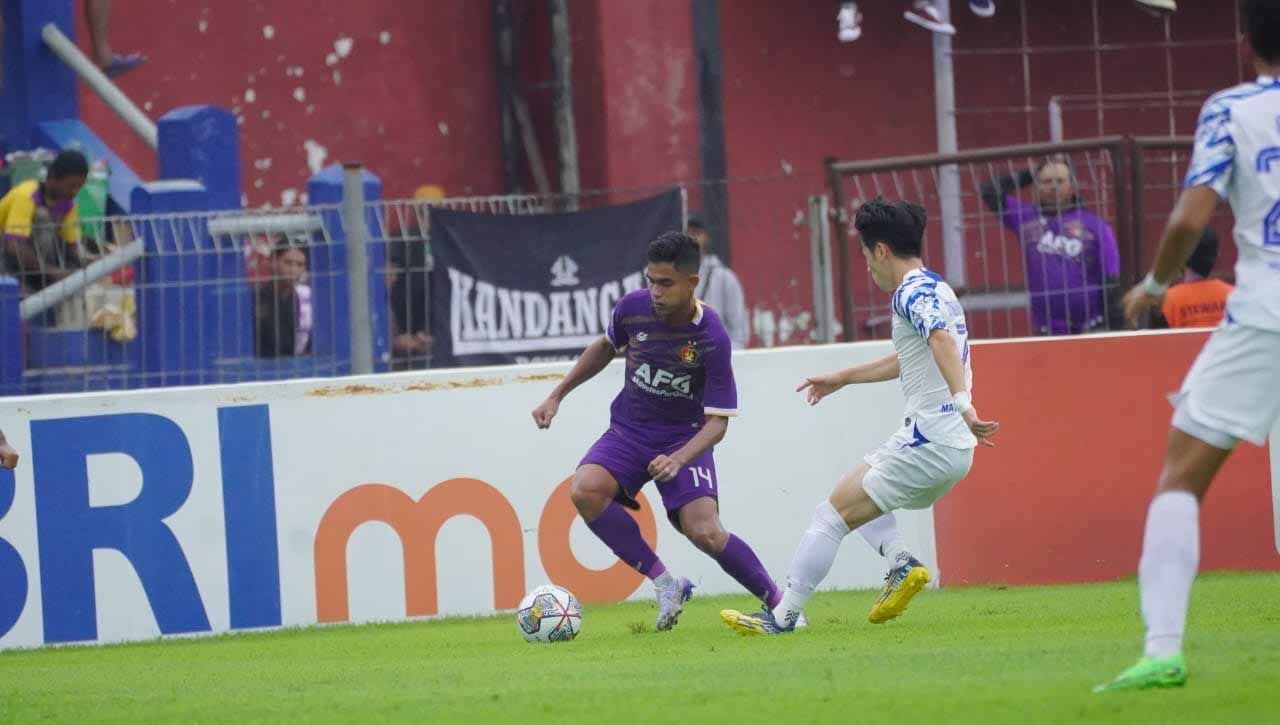 Pertandingan Liga 1 antara Persik Kediri vs PSIS Semarang di Brawijaya, Kediri), Sabtu (04/02/23). Copyright: © MO Persik Kediri