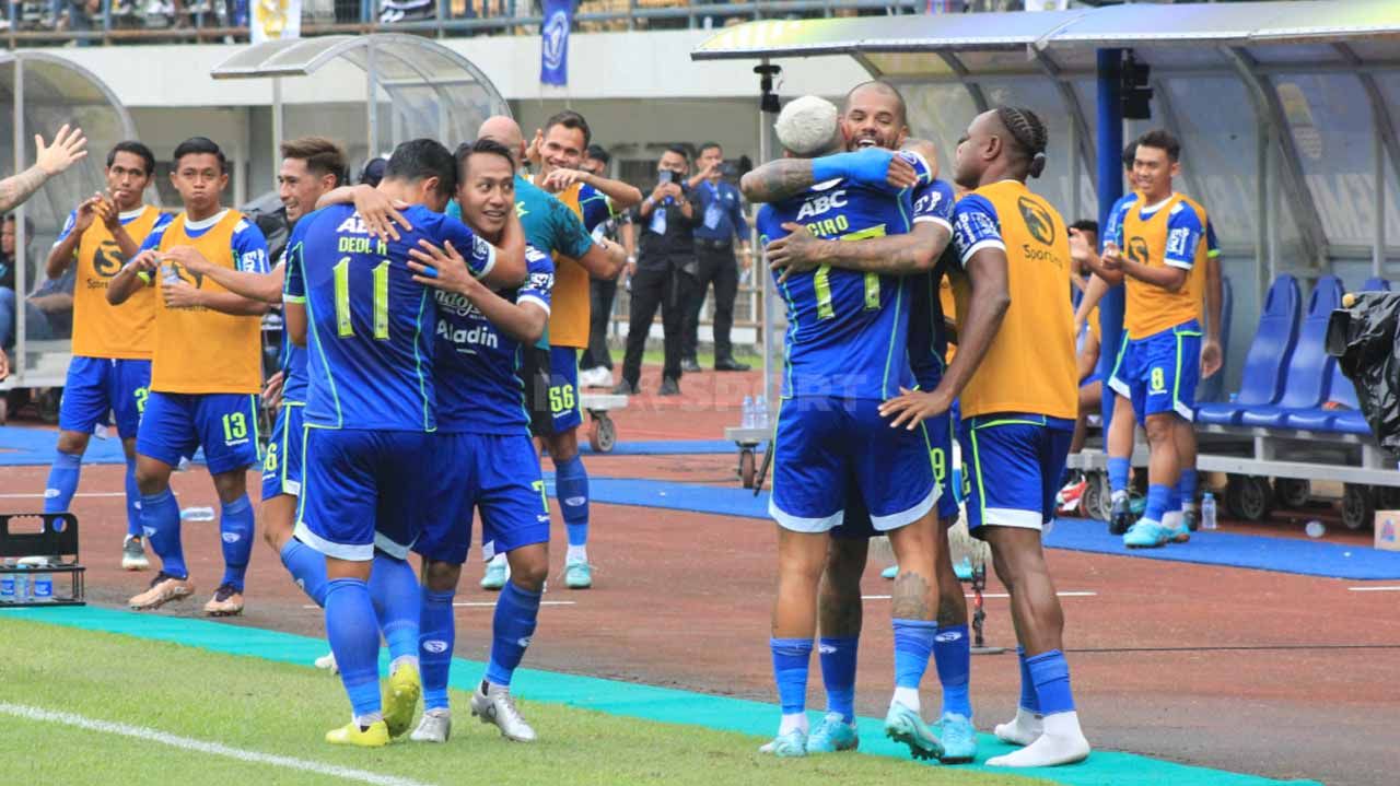 Persib Bandung mengagendakan pertandingan uji coba dengan salah satu tim peserta kompetisi Liga 1 2023-2024, Dewa United. Foto: Arif Rahman/INDOSPORT. Copyright: © Arif Rahman/INDOSPORT