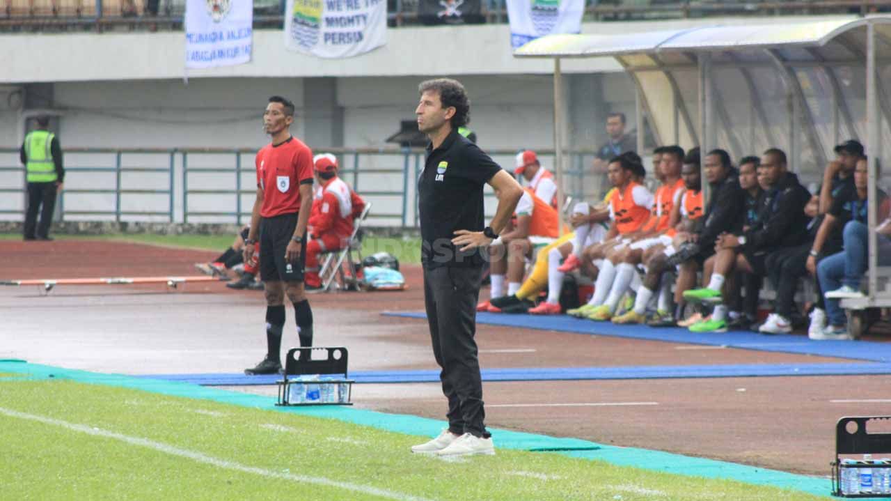 Pelatih Persib Bandung, Luis Milla, buka suara soal penalti untuk timnya dalam laga menghadapi RANS Nusantara FC di pekan ke-25 Liga 1 2022-2023. Copyright: © Arif Rahman/INDOSPORT