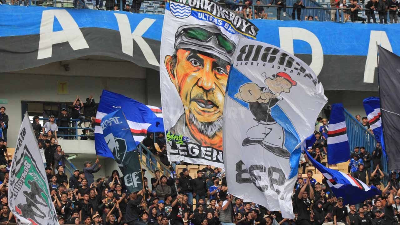 Bobotoh yang hadir di Stadion GBLA. Copyright: &copy; Arif Rahman/INDOSPORT