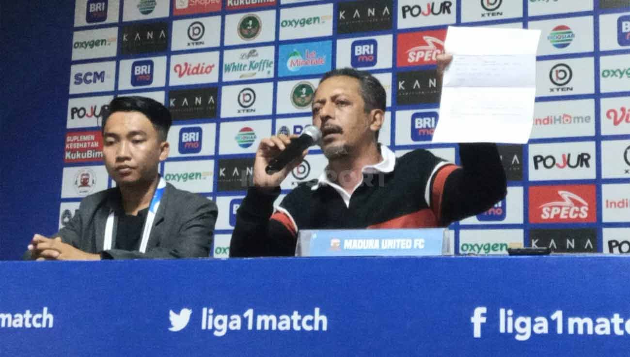 Komisaris PT Polana Bola Madura Bersatu, Ziaul Haq Abdurrahim secara resmi mengirimkan protes atas kinerja wasit seusai kekalahan Madura United 2-3 menjamu Persis Solo. Copyright: © Ian Setiawan/INDOSPORT