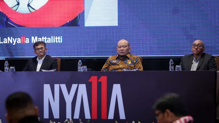 Paparan Calon Ketua Umum PSSI, LaNyalla Mattalitti dalam acara Asprov PSSI Strategic Role LaNyalla Vision di Hotel Sultan, Selasa (07/02/23). Copyright: © Zainal Hasan/INDOSPORT