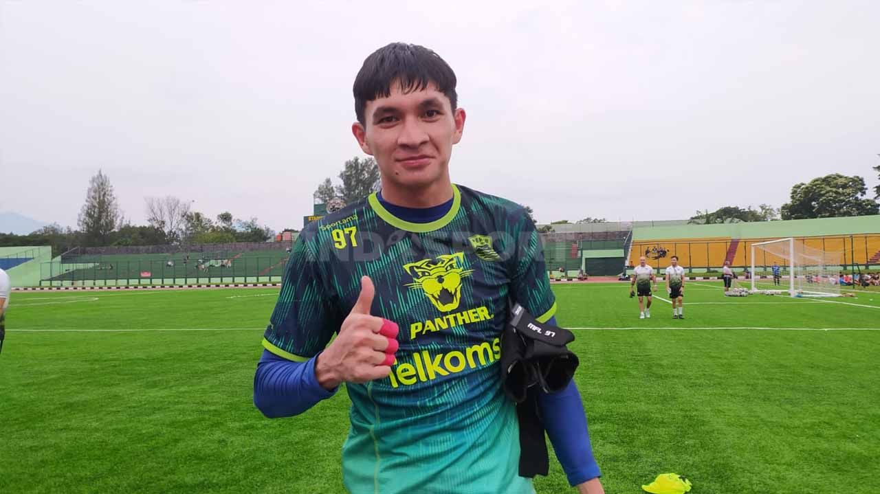 Kiper Persib Bandung, Mario Fabio Londok. Copyright: © Arif Rahman/INDOSPORT