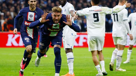 Selebrasi pemain Paris Saint-Germain (PSG), Sergio Ramos, usai cetak gol ke gawang Marseille di Coupe de France. Copyright: © REUTERS/Eric Gaillard