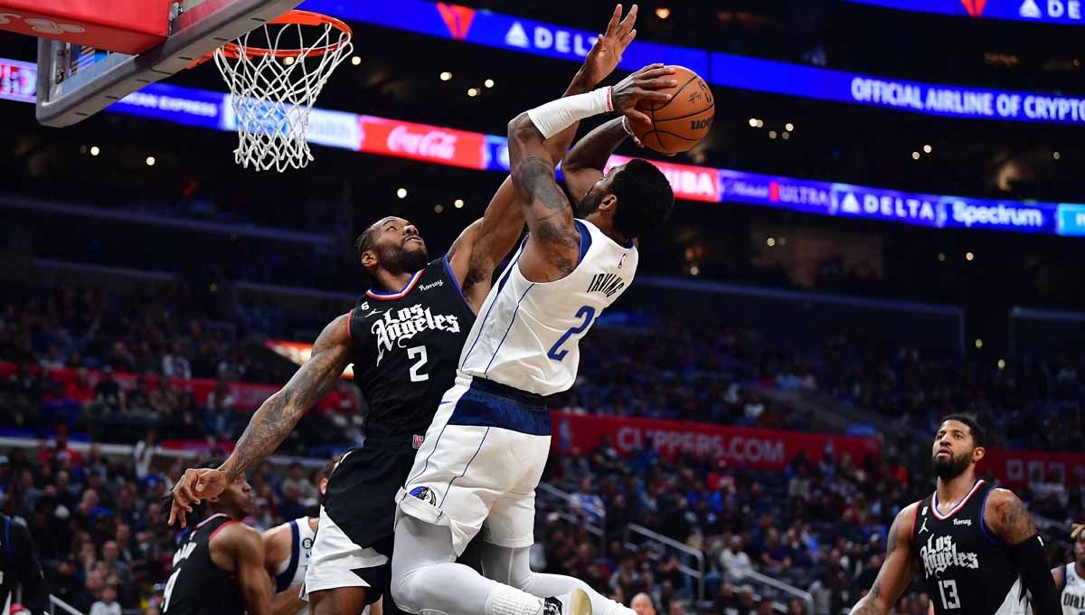 Kyrie Irving di laga NBA antara Los Angeles Clippers vs Dallas Mavericks. (Foto: REUTERS/Gary A. Vasquez) Copyright: © REUTERS/Gary A. Vasquez