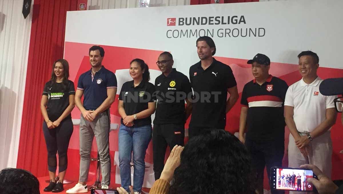 Legenda Timnas Jerman, Roman Weidenfeller meresmikan Bundesliga Commom Ground, Sabtu (11/02/23) di Pesanggrahan, Jakarta Selatan. Copyright: © Petrus Manus Da'Yerimon/INDOSPORT