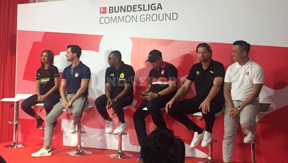Legenda Timnas Jerman, Roman Weidenfeller meresmikan Bundesliga Commom Ground, Sabtu (11/02/23) di Pesanggrahan, Jakarta Selatan. Copyright: © Petrus Manus Da'Yerimon/INDOSPORT