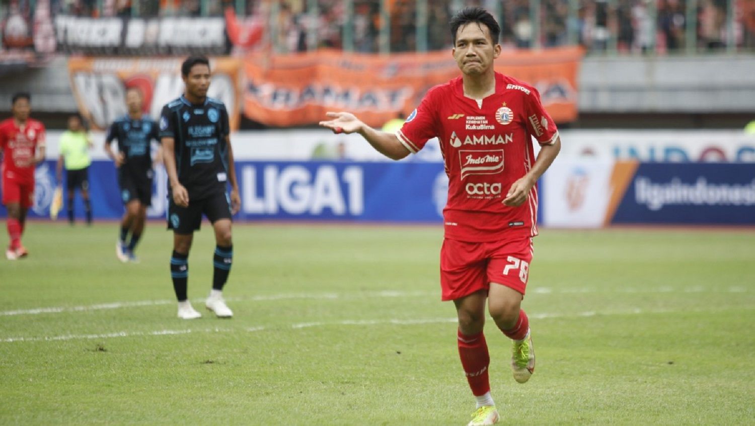 Witan Sulaeman di laga Liga 1 antara Persija Jakarta vs Arema FC, Minggu (12/02/23). Copyright: © Herry Ibrahim/INDOSPORT