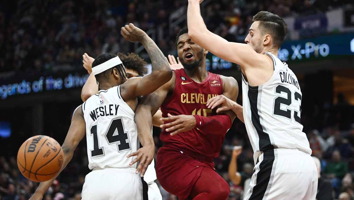 Pertandingan NBA antara Cleveland Cavaliers vs San Antonio Spurs. (Foto: REUTERS/Ken Blaze) Copyright: © REUTERS/Ken Blaze