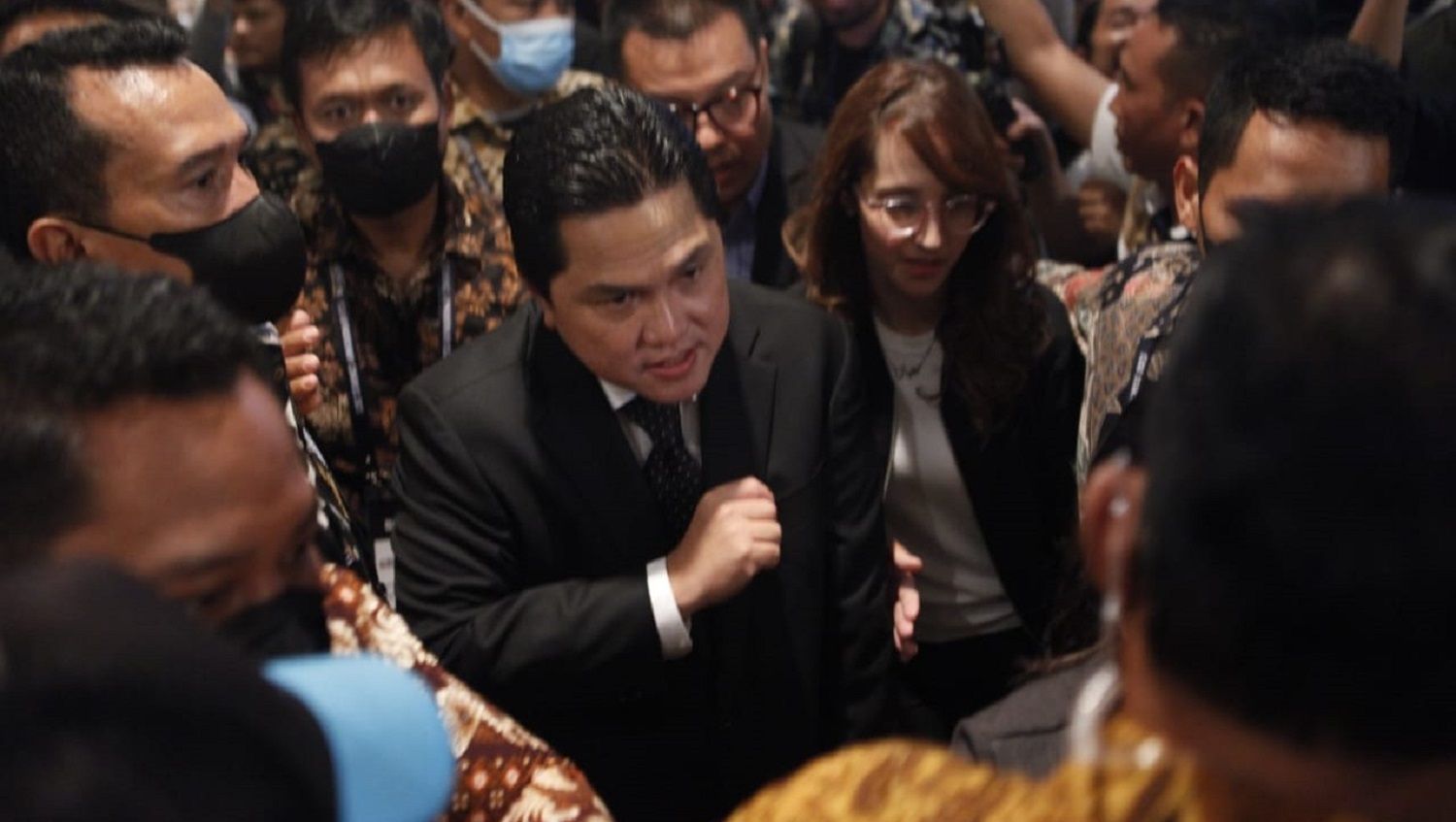 Mochamad Iriawan atau Iwan Bule ikut menyambut bahagia atas terpilihnya Erik Thohir sebagai Ketua Umum PSSI periode 2023-2027. Copyright: © Herry Ibrahim/INDOSPORT