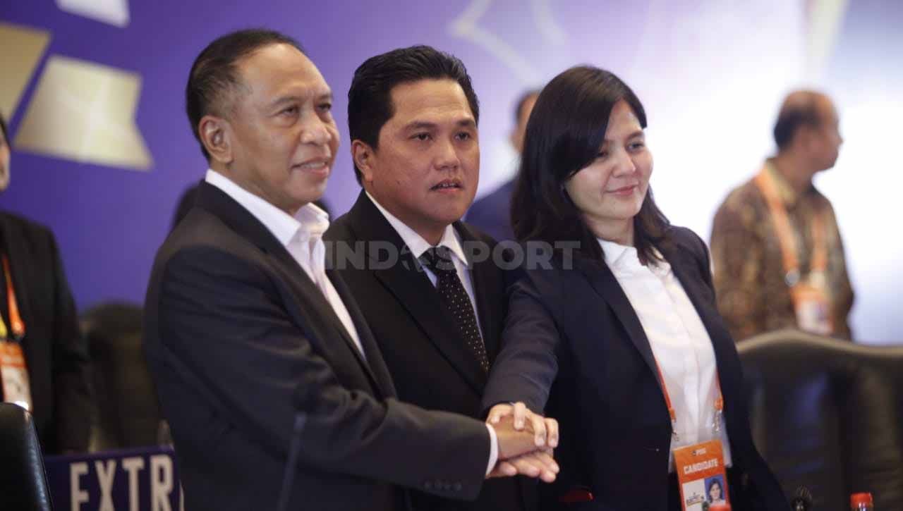 Baru hari pertama sejak terpilih sebagai Ketua Umum PSSI, Erick Thohir langsung menghadapi masalah yang muncul pada laga PSIS Semarang vs Persis Solo. Copyright: © Herry Ibrahim/INDOSPORT