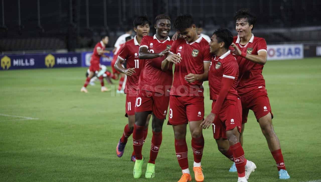 Selebrasi gol keempat Timnas Indonesia U-20 yang dicetak Hokky Caraka. Copyright: © Herry Ibrahim/INDOSPORT