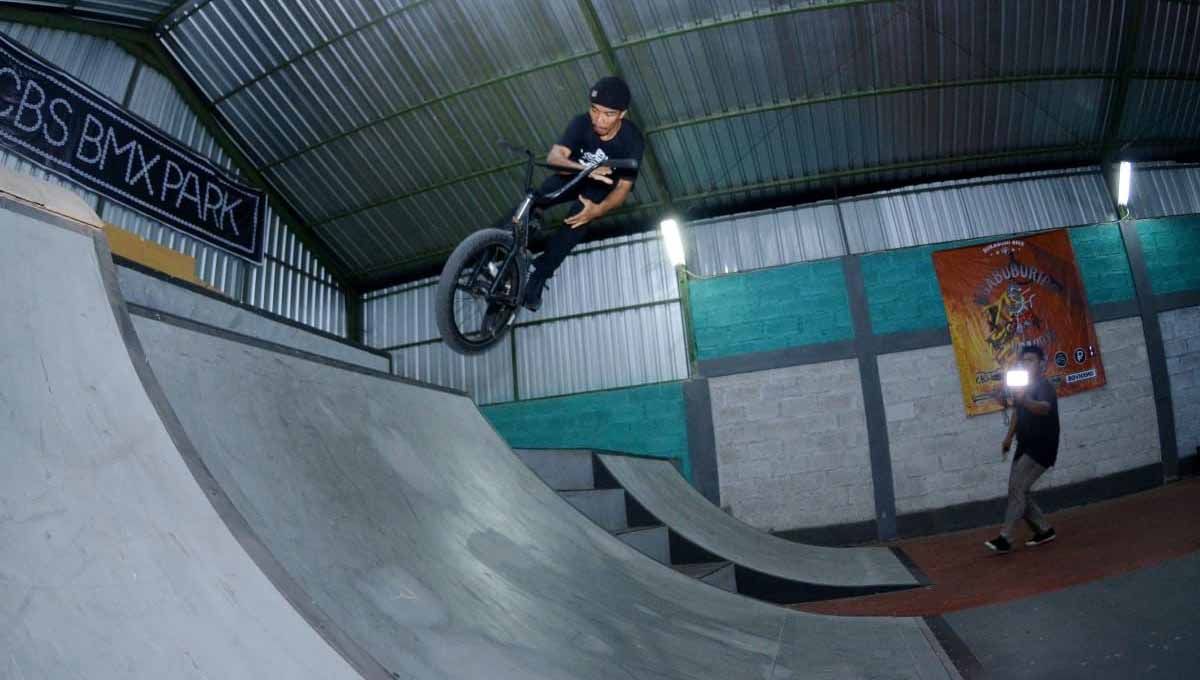 Bermain sepeda BMX merupakan salah satu extreme sport yang banyak digandrungi oleh usia muda maupun tua, bagaimana cara memulai extreme sport ini? (Foto: Komunitas BMX Sukabumi) Copyright: © Komunitas Sepeda BMX Sukabumi