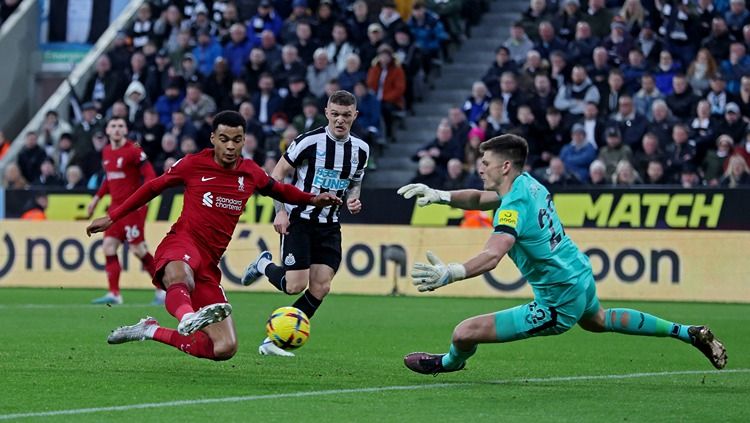 Cody Gakpo mencetak golnya di laga Newcastle United vs Liverpool (19/02/23). (Foto: Reuters/Lee Smith) Copyright: © Reuters/Lee Smith